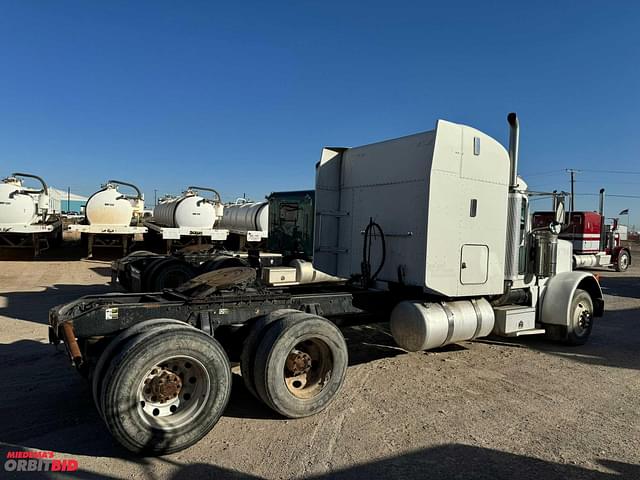 Image of Peterbilt 379 equipment image 3