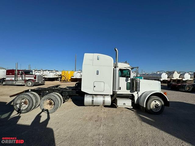 Image of Peterbilt 379 equipment image 4