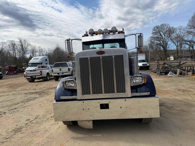 Image of Peterbilt 379 equipment image 2