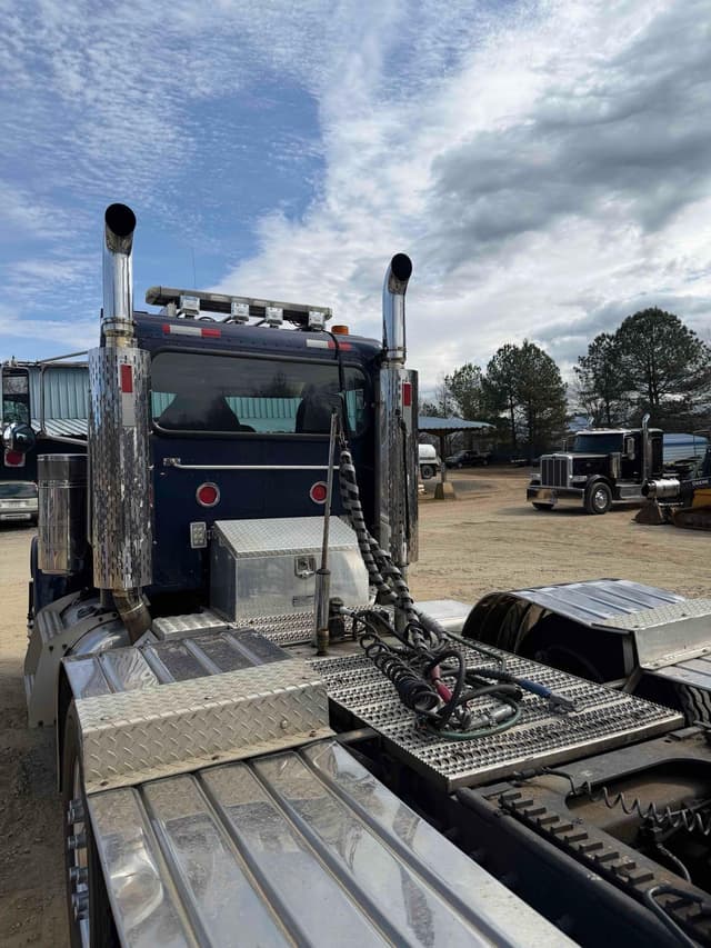 Image of Peterbilt 379 equipment image 3