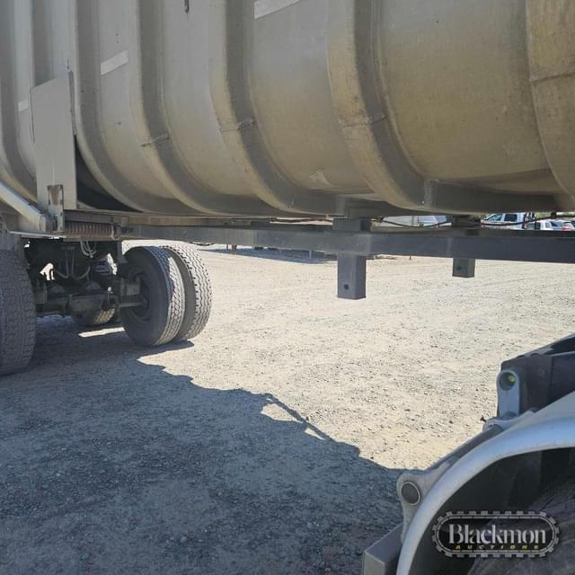 Image of Peterbilt 379 equipment image 2