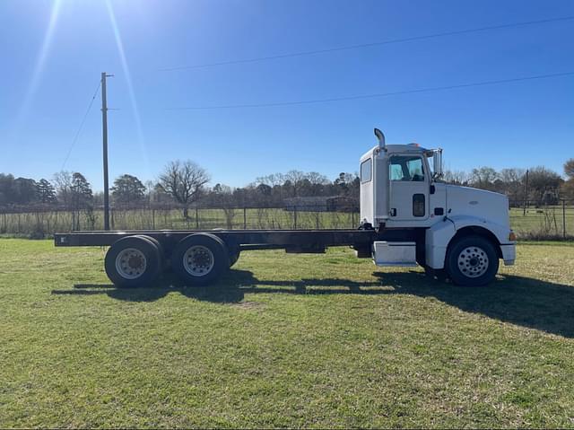 Image of Peterbilt 385 equipment image 3