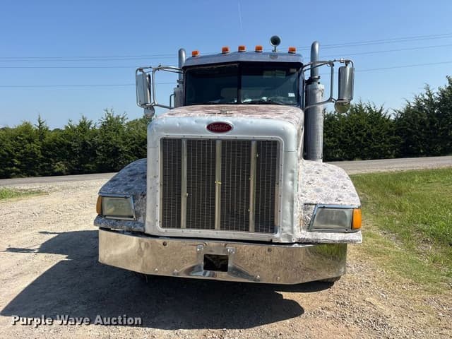 Image of Peterbilt 385 equipment image 1