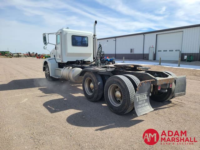 Image of Peterbilt 385 equipment image 3