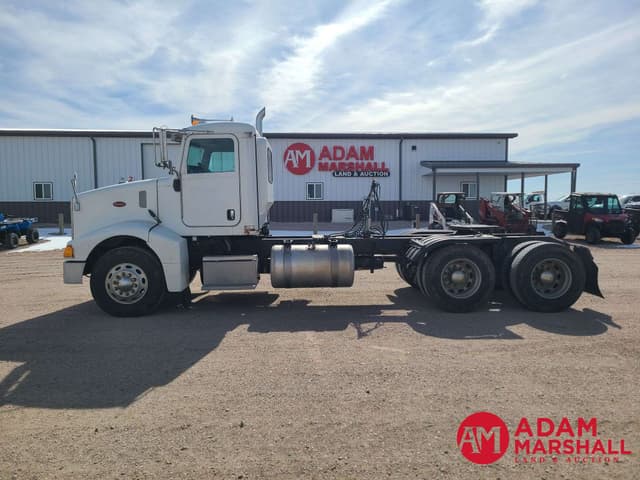 Image of Peterbilt 385 equipment image 4