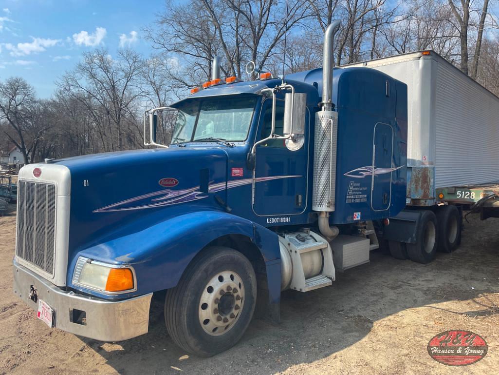 Image of Peterbilt 385 Primary image