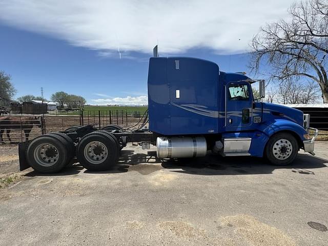 Image of Peterbilt 386 equipment image 2