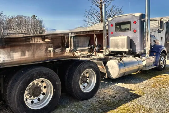 Image of Peterbilt 386 equipment image 4