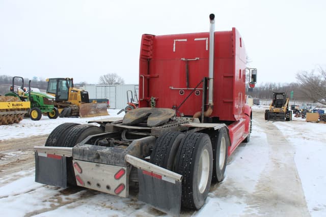 Image of Peterbilt 386 equipment image 4