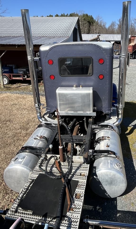 Image of Peterbilt 386 equipment image 3