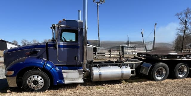 Image of Peterbilt 386 equipment image 1