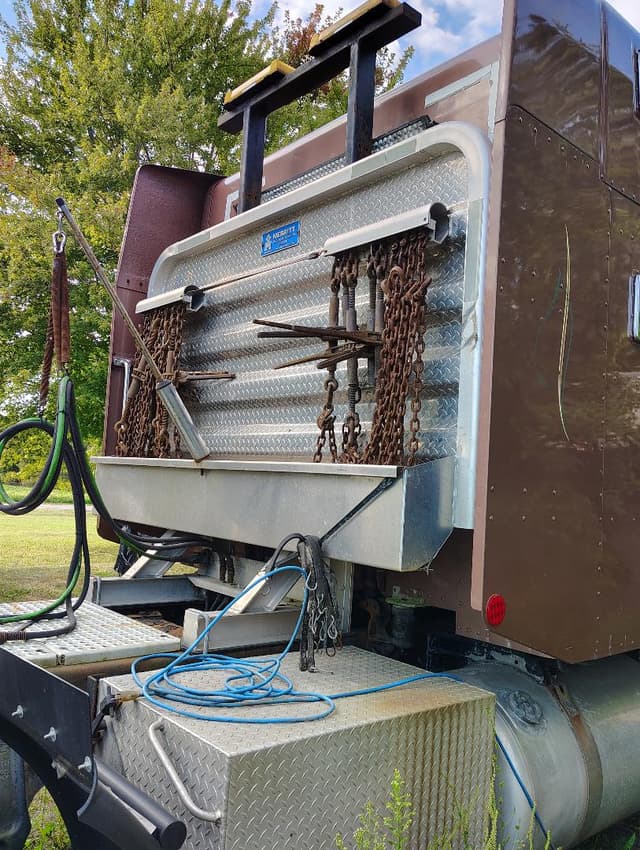 Image of Peterbilt 386 equipment image 4