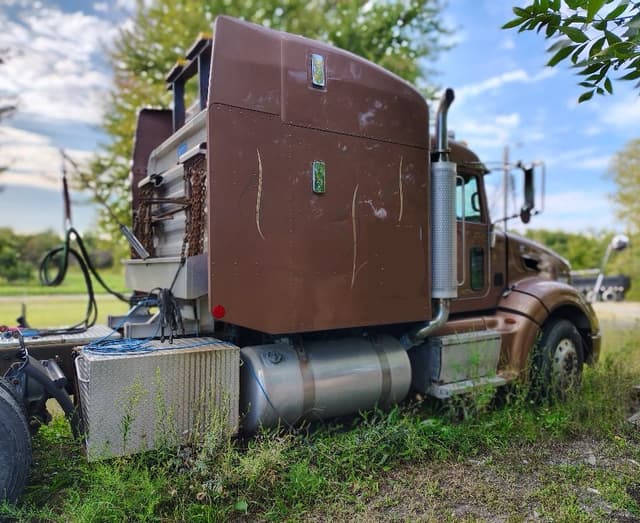 Image of Peterbilt 386 equipment image 3