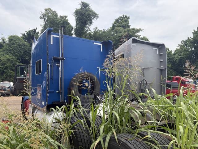 Image of Peterbilt 386 equipment image 3