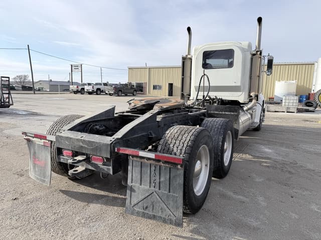 Image of Peterbilt 386 equipment image 4