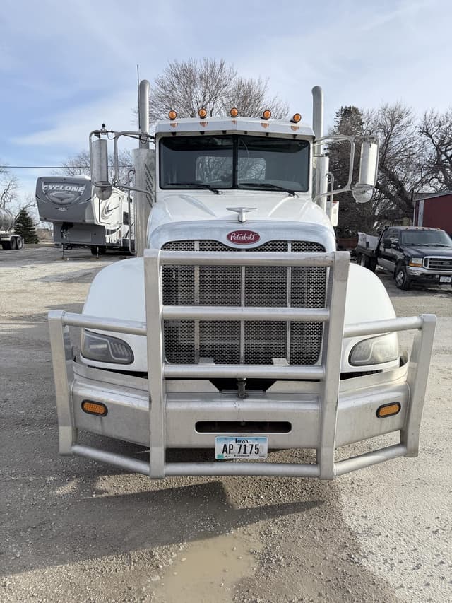 Image of Peterbilt 386 equipment image 1