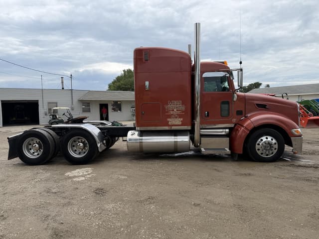 Image of Peterbilt 386 equipment image 4