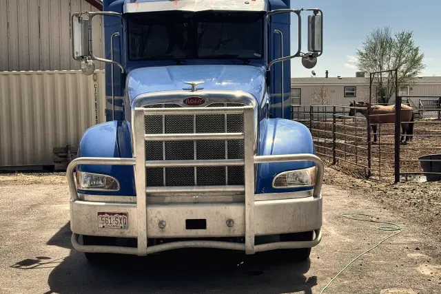 Image of Peterbilt 386 equipment image 4