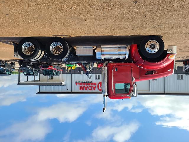 Image of Peterbilt 386 equipment image 4