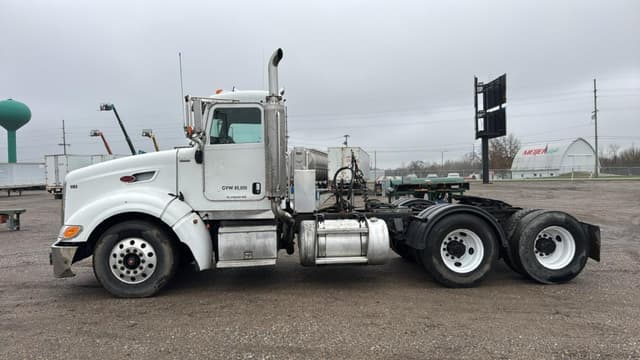 Image of Peterbilt 386 equipment image 1