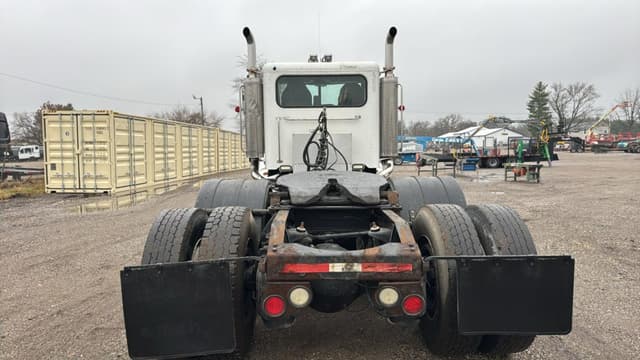 Image of Peterbilt 386 equipment image 3