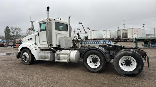 Image of Peterbilt 386 equipment image 2