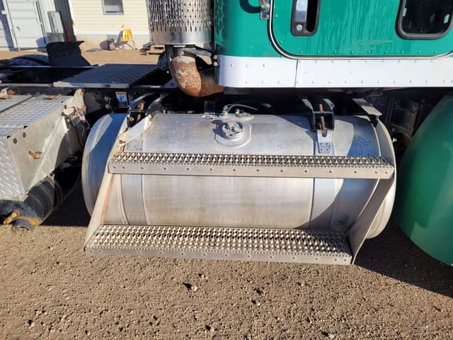 Image of Peterbilt 386 equipment image 3