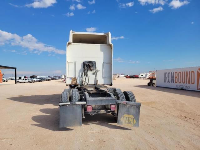 Image of Peterbilt 386 equipment image 3