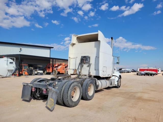 Image of Peterbilt 386 equipment image 4