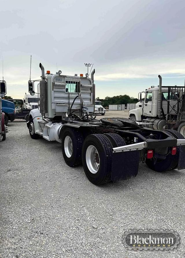 Image of Peterbilt 386 equipment image 1
