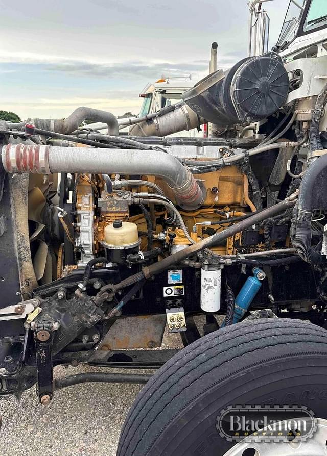 Image of Peterbilt 386 equipment image 4
