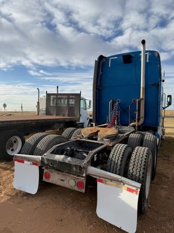 Image of Peterbilt 387 equipment image 2
