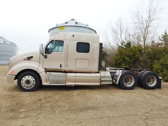 Image of Peterbilt 387 equipment image 1