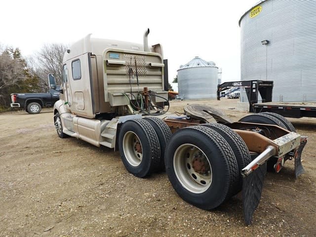 Image of Peterbilt 387 equipment image 2