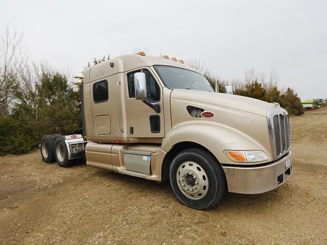 Image of Peterbilt 387 equipment image 4