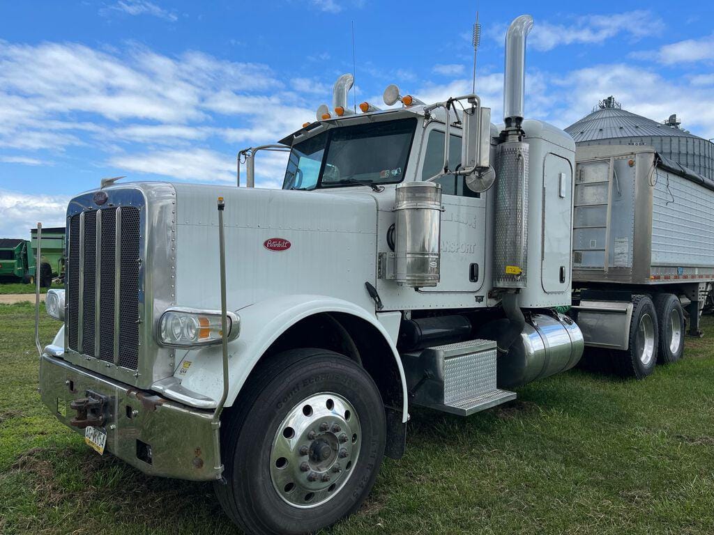 Main image Peterbilt 388