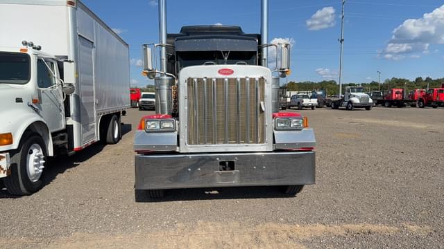 Image of Peterbilt 389 equipment image 1