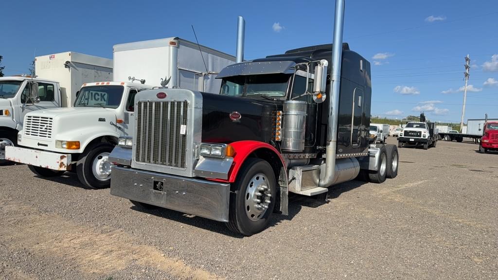 Image of Peterbilt 389 Primary image