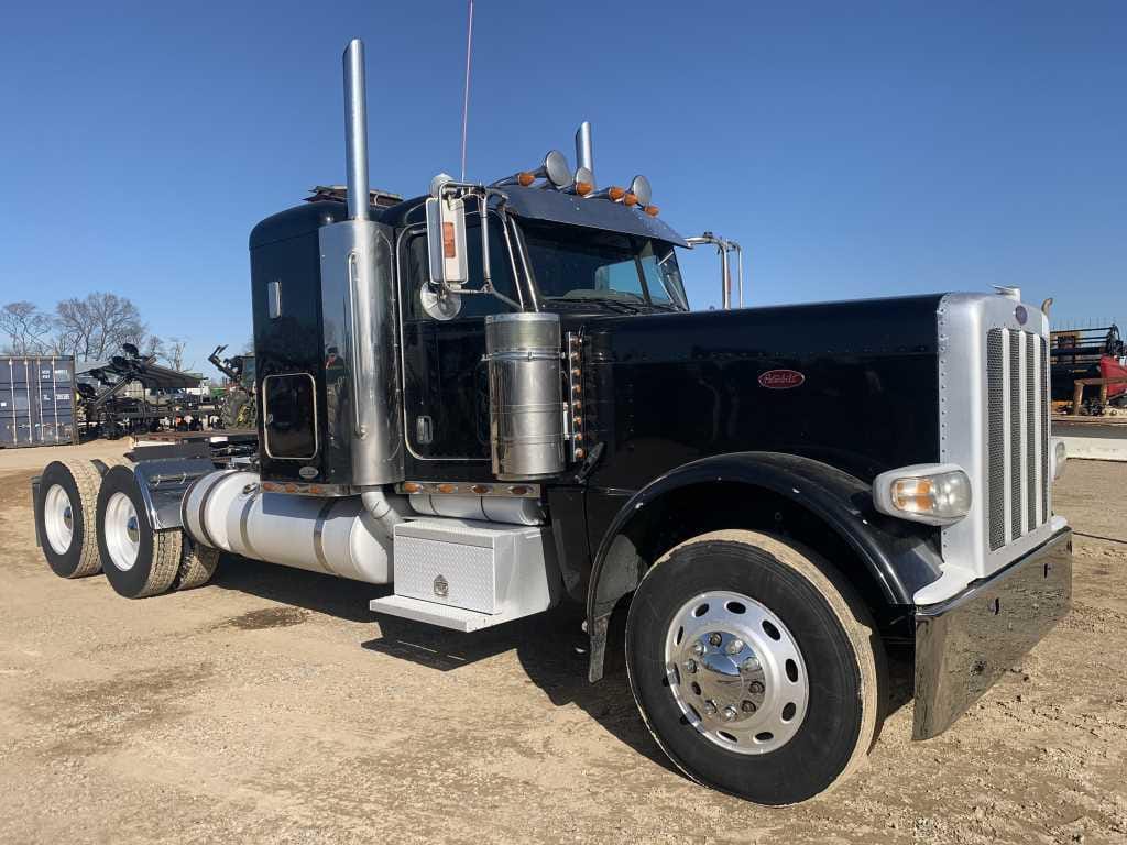 Main image Peterbilt 389