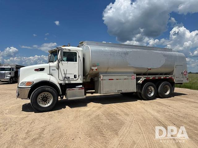 Image of Peterbilt 335 equipment image 2