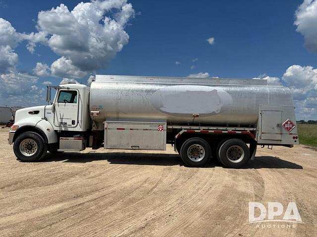 Image of Peterbilt 335 equipment image 4