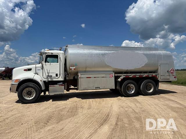 Image of Peterbilt 335 equipment image 3