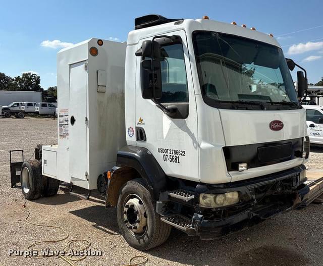 Image of Peterbilt 220 equipment image 2