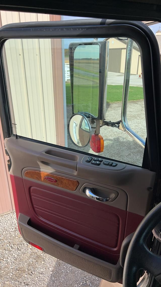 Image of Peterbilt 378 equipment image 4