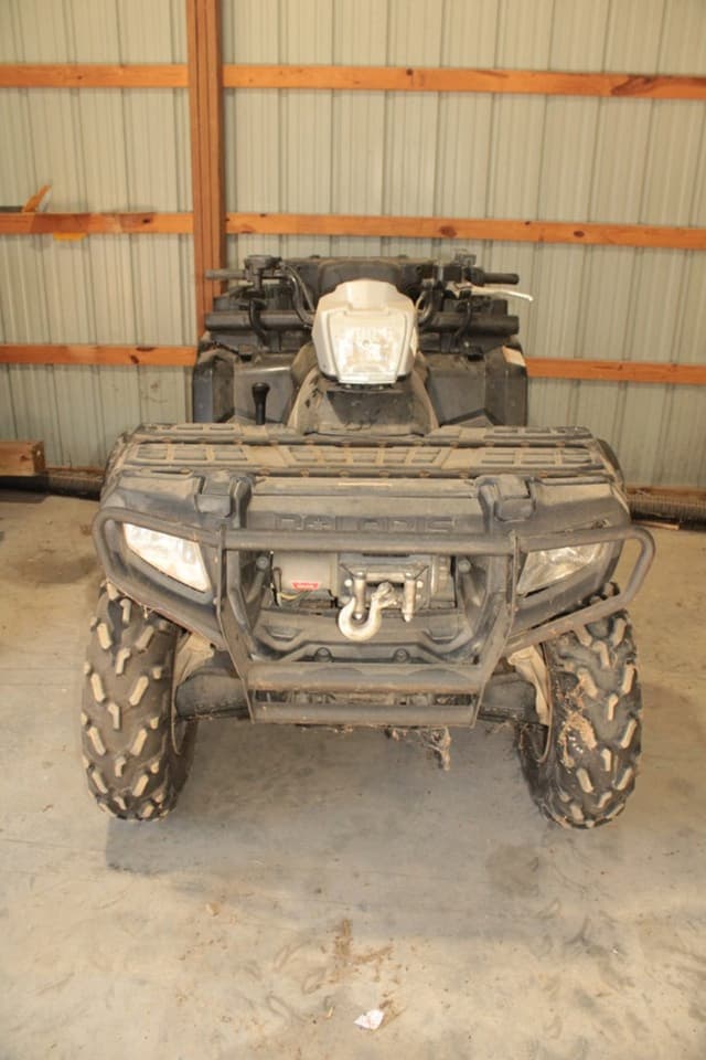 Image of Polaris Sportsman 800 equipment image 1