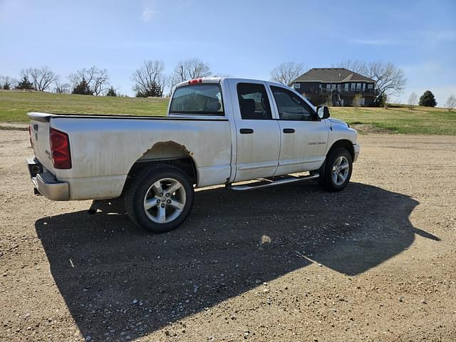 Image of Dodge Ram 1500 equipment image 3