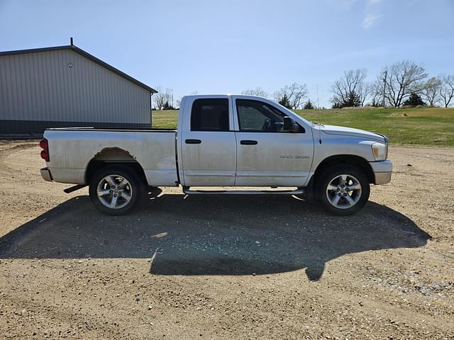Image of Dodge Ram 1500 equipment image 2
