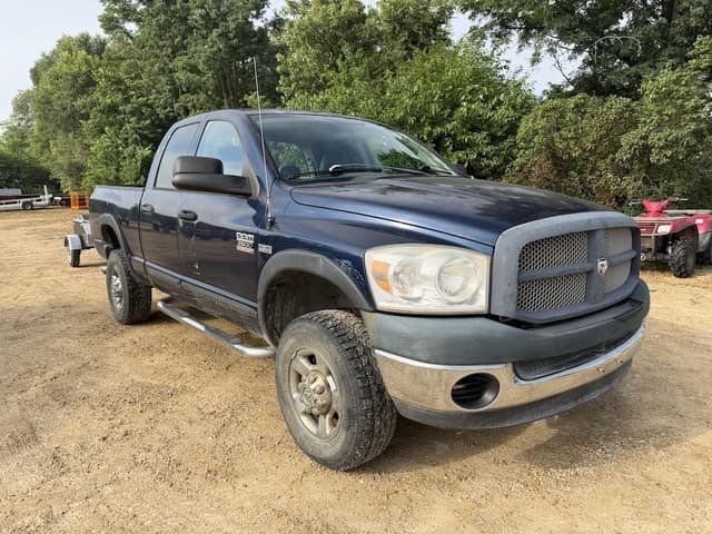 Image of Dodge Ram 2500HD equipment image 2