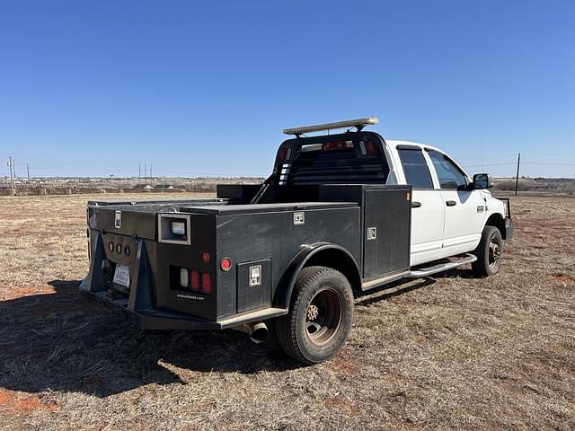 Image of Dodge Ram 3500 equipment image 2