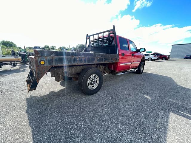 Image of GMC 2500HD equipment image 4